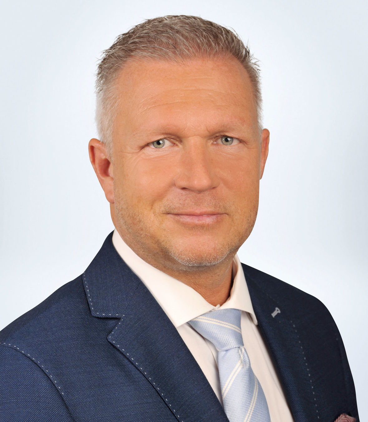 Portraitfoto von Vertriebsleiter Sven Lemke