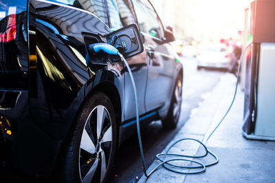 Umweltbewusst Auto fahren mit E-Autos.