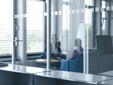 Mitarbeitergespräch zwischen Personalabteilung und Concordia-Mitarbeiter.
