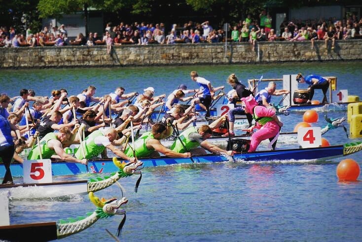 Das Drachenboot der Concordia Dragons beim Drachenbootfestival in Hannover.